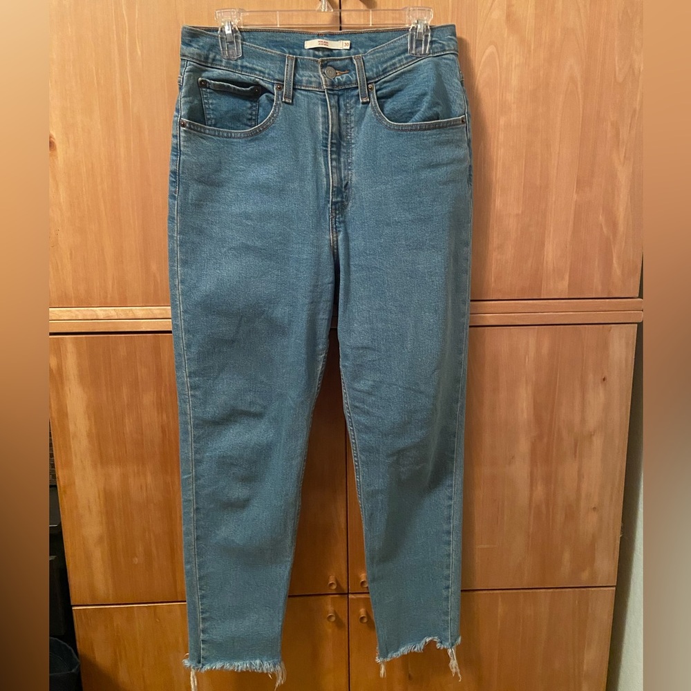 Levi’s mom jeans